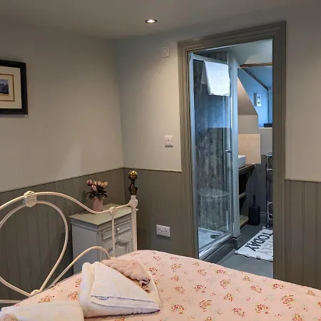 Lilac Terrace * Danby